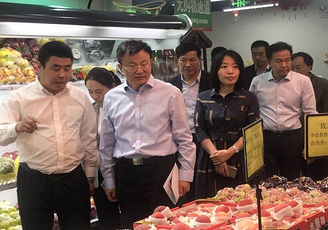 国家商务部领导 莅临“开云(中国)”草桥店视察指导
